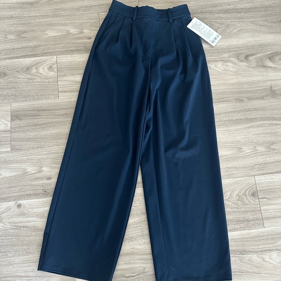 lululemon athletica Pants - Lululemon XS Short Luxtreme Deep Blue Wide-Leg Trousers